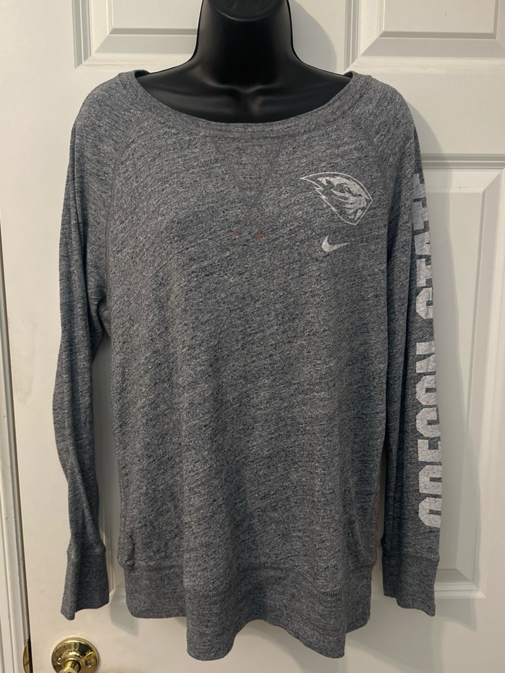 Nike Women’s Gray Long-Sleeve Oregon State Shirt.